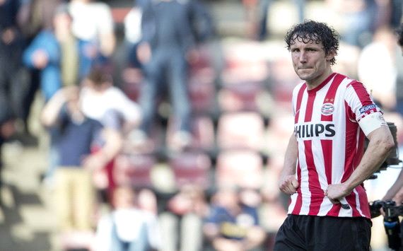 旧的球鞋 旧的球鞋